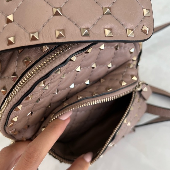 VALENTINO GARAVANI
Nappa Quilted Mini Rockstud Spike Backpack Poudre - Picture 13 of 16